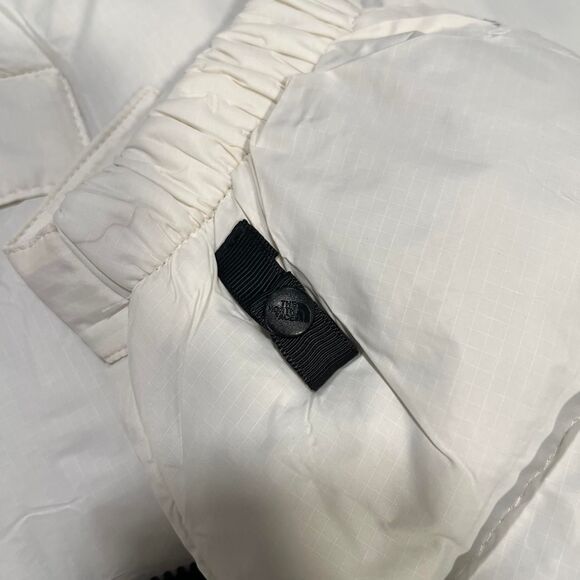 The North Face Men's White Puffer Jacket - Picture 7 of 7